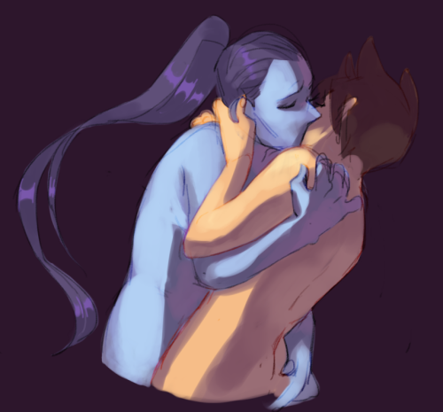 hattersarts:  so i read @cinnamonrolltracer‘s fic and got rly emo about when tracer breaks widowmaker’s conditioning and amelie comes back and the kind of clutching and tears that would come and desperate kissing. 