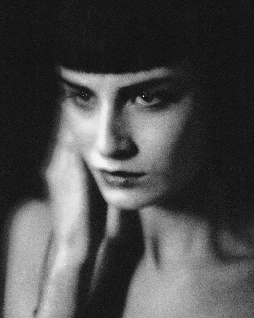 jinxproof:  Erin O'Connor (ph. Tom Munro)