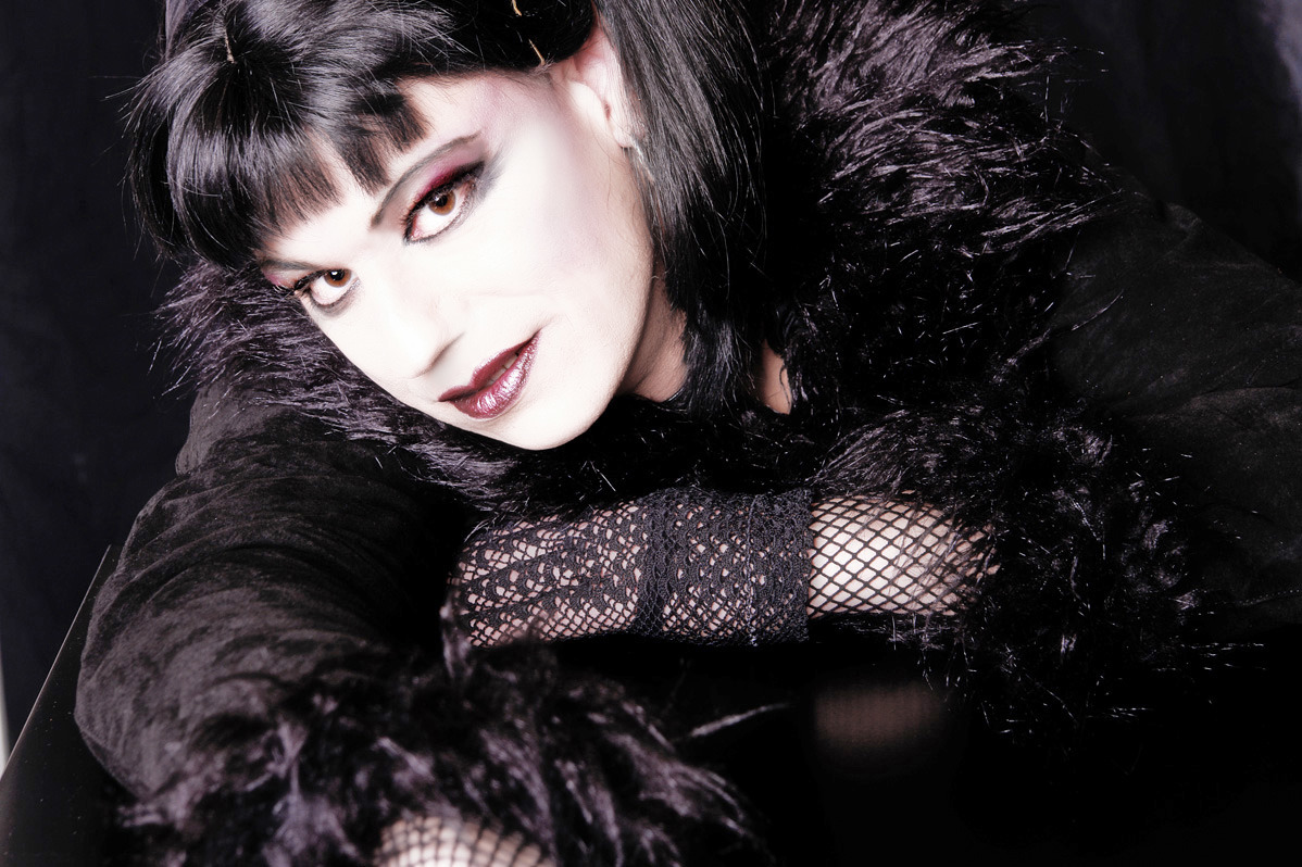 hypnotisedsissyslave: janablacksttime:  My first professional shooting. I’m still