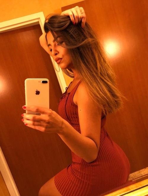 winged-perfection:  Iulia - gorgeous hosty from WizzAir