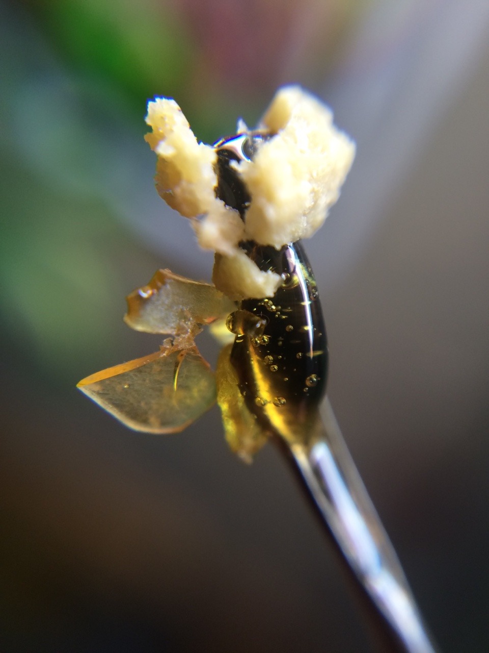 purplekyleekush:  Triple threat dab 😝 rosin, train wreck shatter and bubba wax