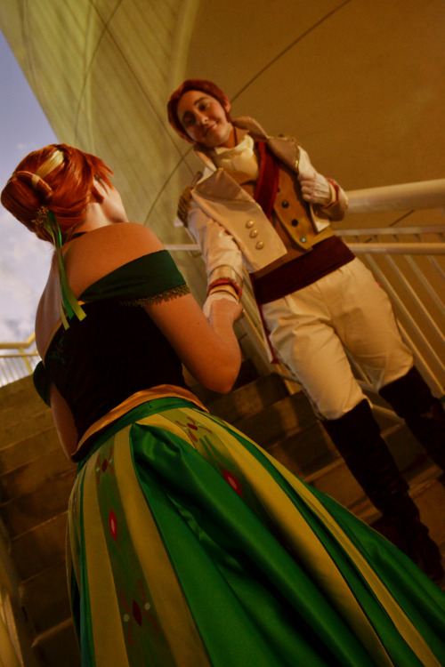 cuppacats:  We’ve got our Frozen photos from Megacon! Thanks to Mur for being such a good phot