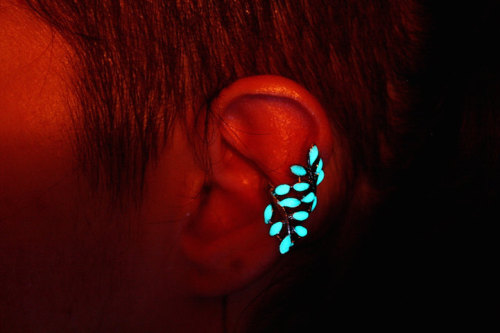 mymodernmet:  Mystical Glow-in-the-Dark Jewelry Emits an Ethereal Turquoise Glow 