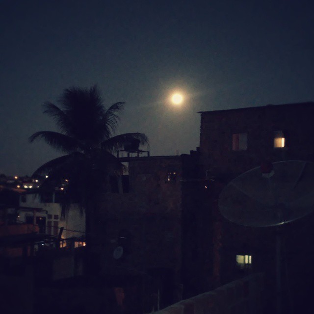 nathansantoos:  Olha como ela está #linda! #Lua #NoiteDeDomingo #Love #Bahia #Coqueiro