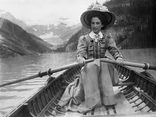  Zola Campbell rowing on Lake Louise, Alberta, ca. 1910-1913. Source: glenbowmuseum. #victorianchaps