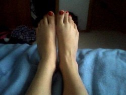 barefootlover:  im asked pretty frequently about my feet actually???? so here you go i guess? Thanks…I appreciate the submission!