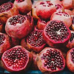 thxmxs:  #pomegranates #fruit #delicious