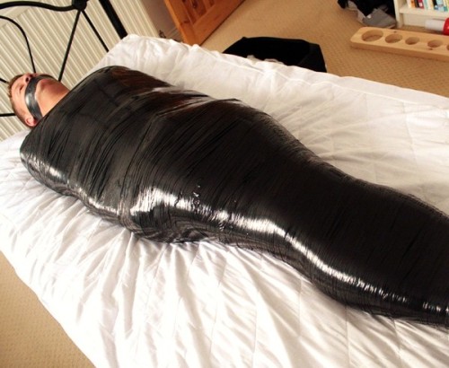 https://lovetapebondage.tumblr.com/post/104816149561