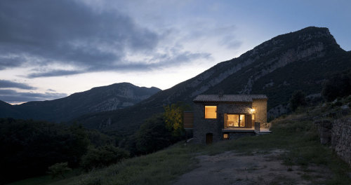 cjwho: Restoration of the house “El Bosquet”, Spain by Arcadi Pla i Masmiquel | via The project con