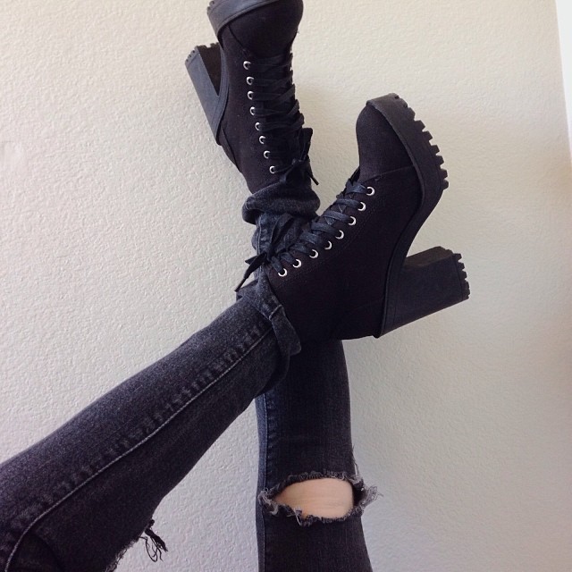 phauxxx:  I still fit into my seventh grade pants…how sad. #personal