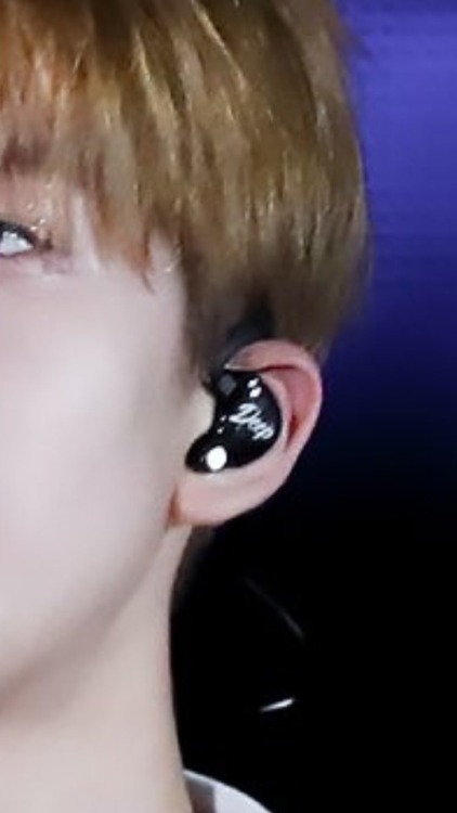 ㅤㅤㅤㅤㅤㅤㅤ: jihoon and jinyoung using their personal earpiece.