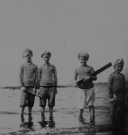 The daughters of Tsar Nicholas II of Russia in 1905