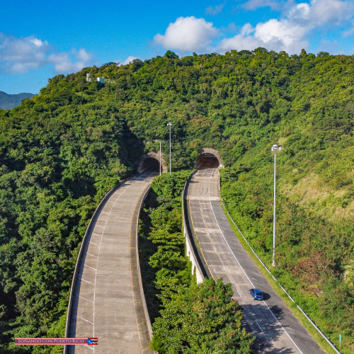 Maunabo, Puerto Rico  Faro y playa Punta Tuna; los túneles, vistas panóramicas y 