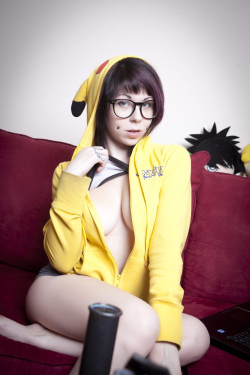 legendofrii:  Model: Riihttps://www.facebook.com/LEGENDofLMPFPhotog: Hazzardous Materialhttps://www.facebook.com/hazzardousmaterials