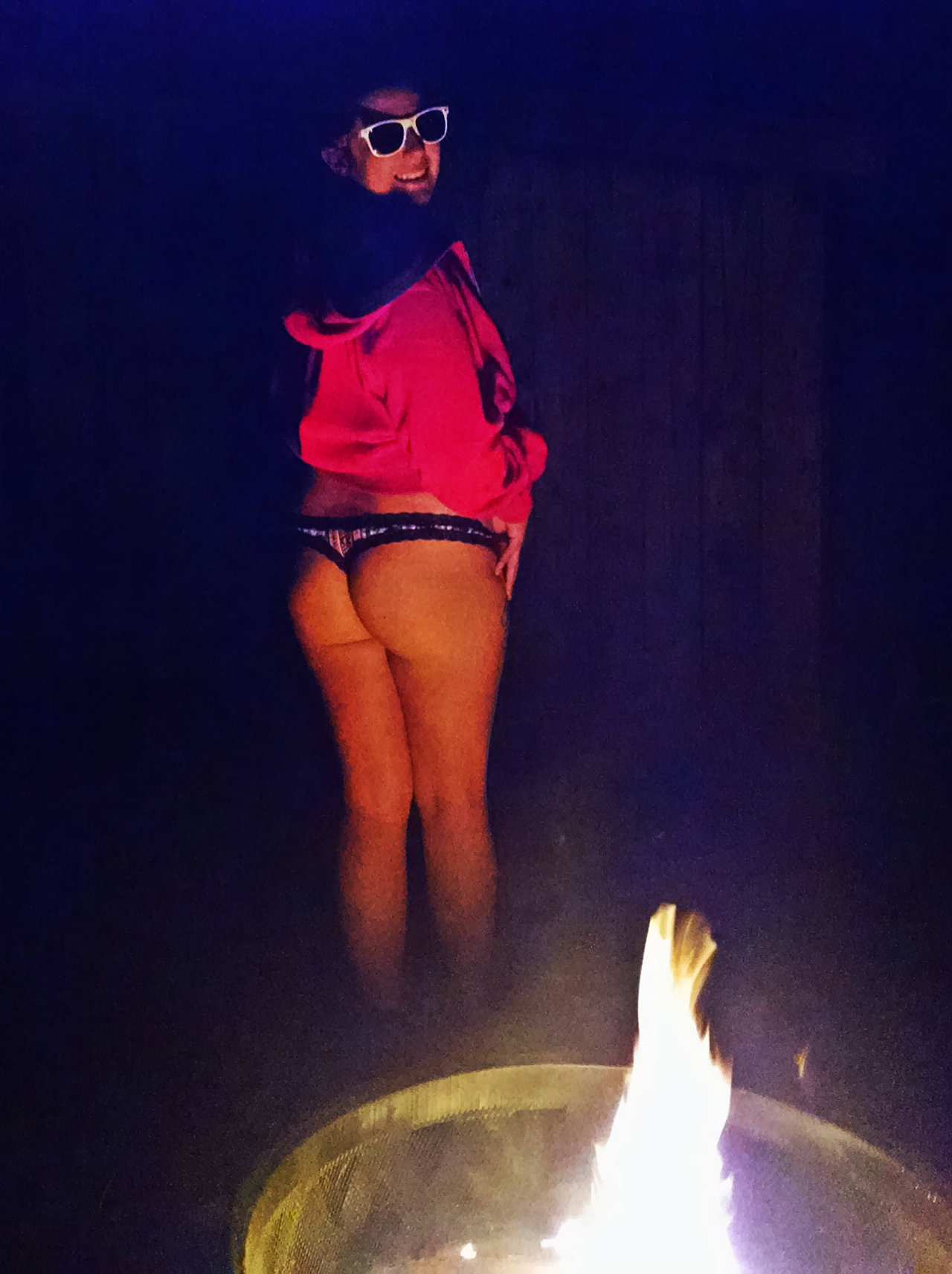 you-saucy-minx:  Not just roasting Marshmallows ;)Private Blog
