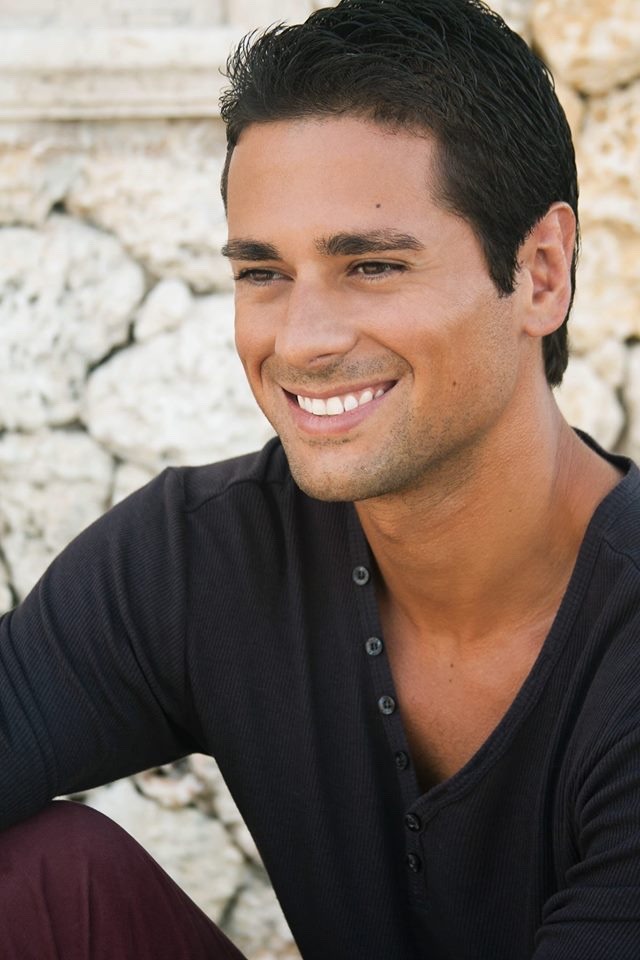 hotsexymenxxx:J.R. Ramirez
