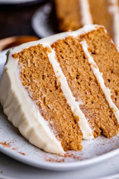 cardimama:  sweetoothgirl:    Homemade Spice Cake with Cream Cheese Frosting   Yum….this looks delicious 😋. The best cakes are homemade ♥️♥️♥️