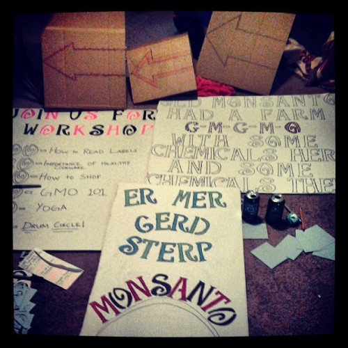 Omg, I just spent the last 4 hours on making these signs! Thanks franki! #stopmonsanto #mam #grandra