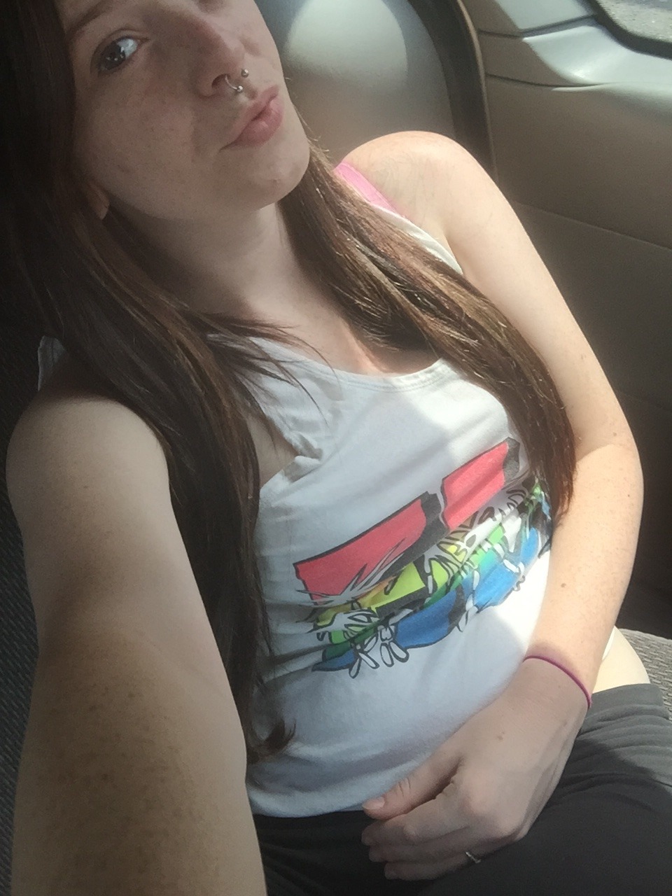 bongtokingprincess:  No make up car selfies 😁👌🏻