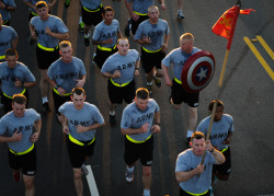 spectre-130:  airbornebear:  Soldiers of the XVIII Airborne Corps conduct a 4-mile esprit-de-corps run in honor of the Corps’ 69th birthday, Sept. 6. More than 12,000 soldiers stretched out over the course as the rhythm of military cadences filled the