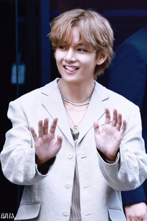 V In Blonde Hair... I Repeat V IN BLONDE HAIR