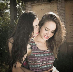 lesbians-run-the-world:  Download HER: Meet girls who like girls in your area 👭