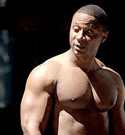 itberice:  #petition to bring back shirtless Diggle scenes