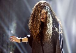 Lordeella:  Lorde On Stage At The Vh1 Yok Concert Photo By Lauren Weissler 