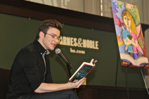 chriscolfernews-archive:Chris Colfer at The Land of Stories: A Grimm Warning book signing at Barnes 