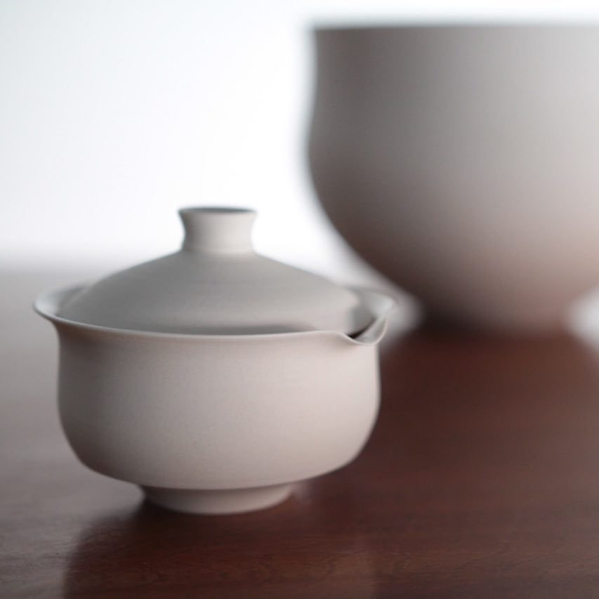 Shiboridashi 🌱🍵
I made these for @hellosongtea
The spout is a little too open for catching all the leaves of a sencha but this would work nicely with larger leaf teas, like oolongs. #wheelthrown #porcelain #teaware #lilithrockettceramics (at Lilith...