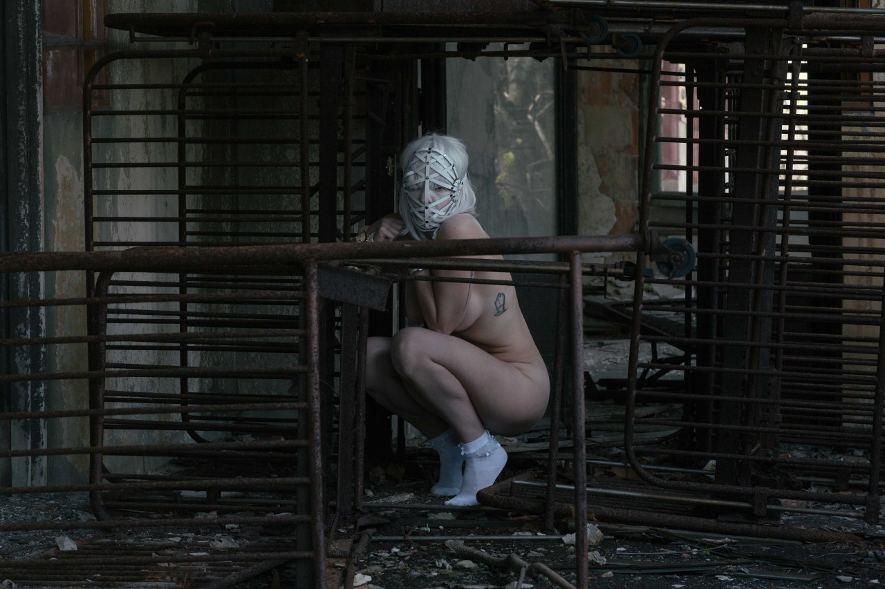 kissmedeadlydoll:  Photo by Ian Reid