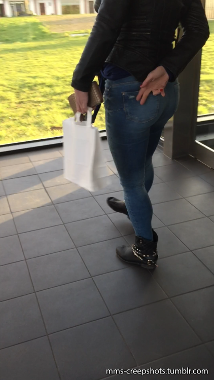 mms-creepshots: Nice sexy ass in skinny jeans &lt;3