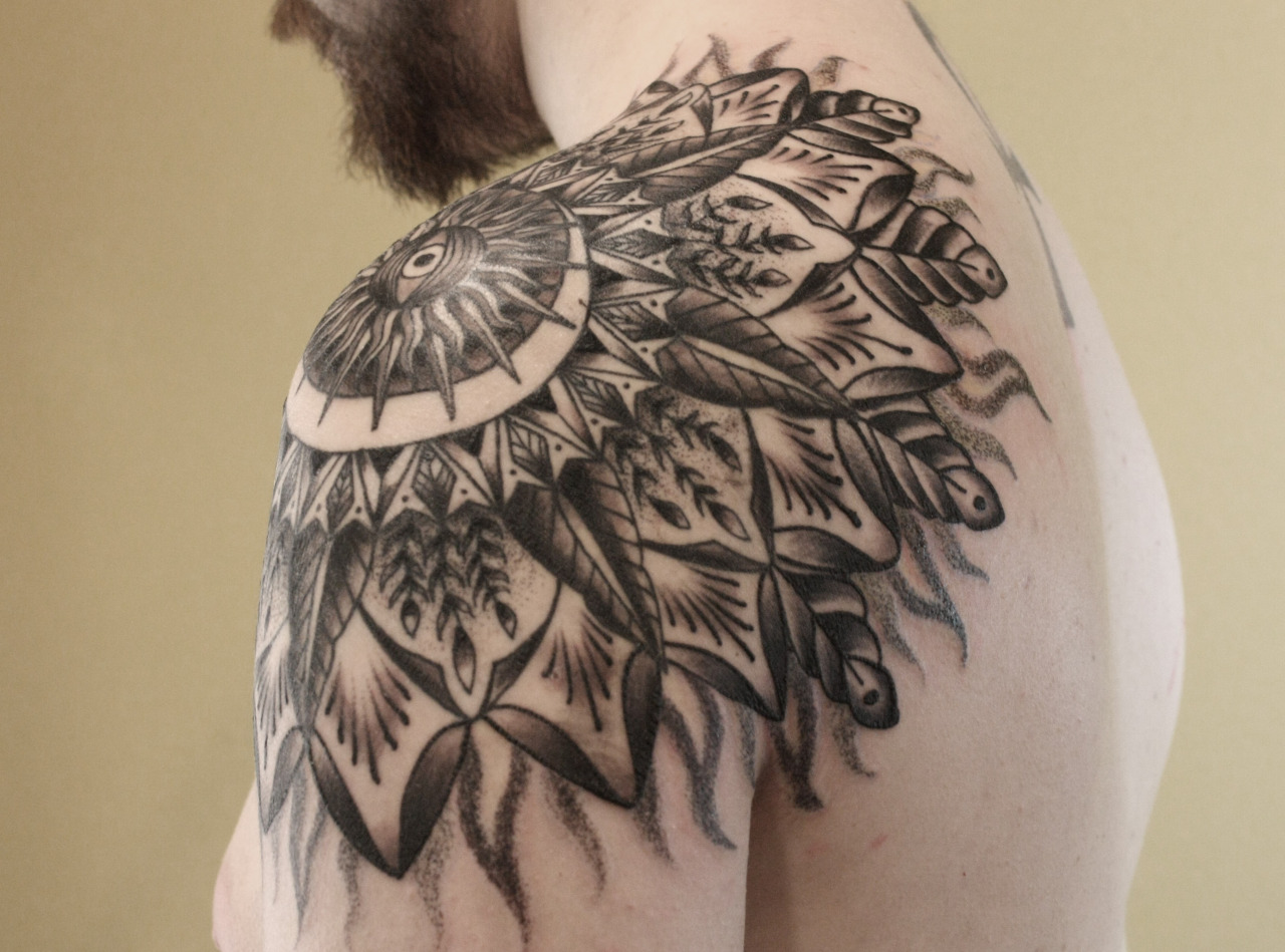 baylenlevore:  Finally done. This was all free hand except for the middle part. Done