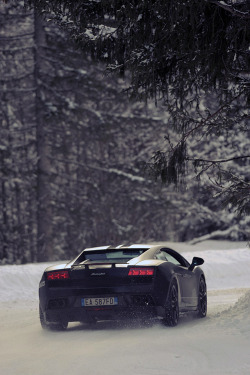 fuckyeahthebetterlife:  Santa’s Matte Black Sleigh 