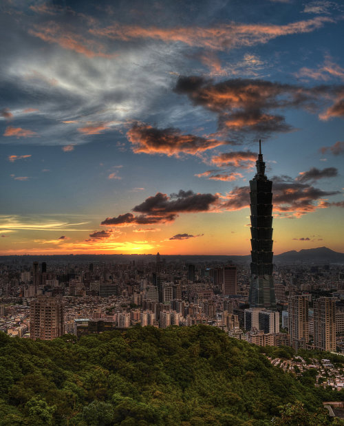 intothegreatunknown:  Taipei Sunset II