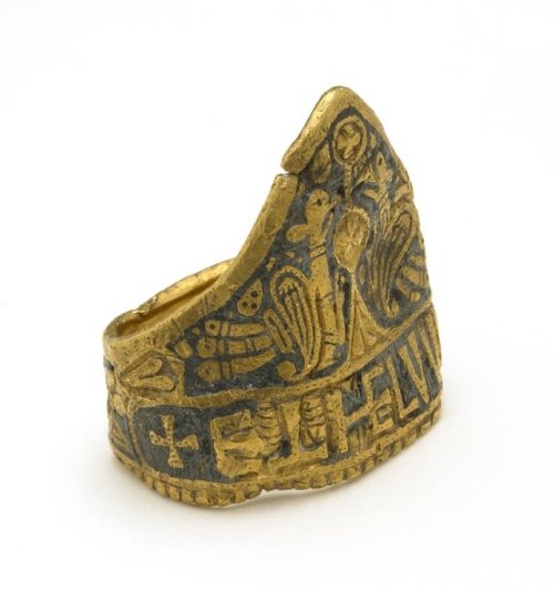 theancientwayoflife:~ Pair of royal finger rings. Date: A.D. 828-858 Place of origin: Laverstoc