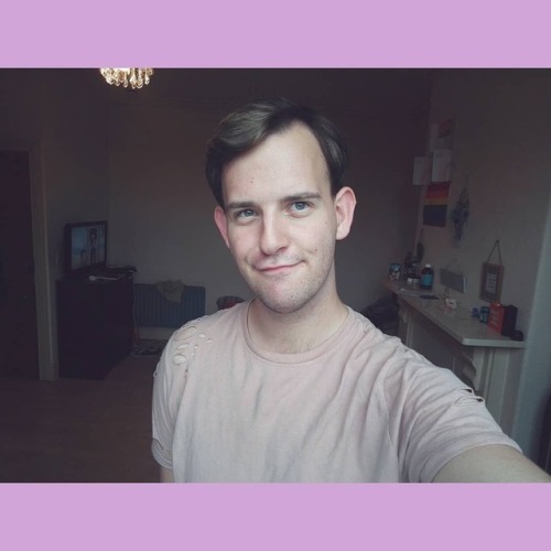 findingthehalcyon:Trying to get used to my hairless face so have three selfies (of me looking the exact same) so you can get used to it too x