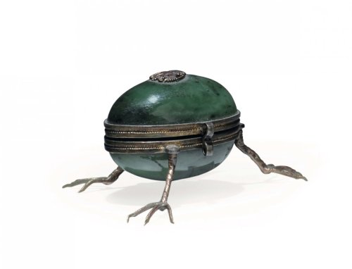 the-original-clock-spider:“An egg-shaped box with three bird feet, probably“