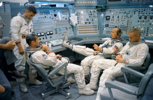 (8 Sept. 1966) — Gemini-11 prime and backup crews are pictured at the Gemini Mission Simulator at Cape Kennedy, Florida. Left to right are astronauts William A. Anders, backup crew pilot; Richard F. Gordon Jr., prime crew pilot; Charles Conrad Jr. (foot