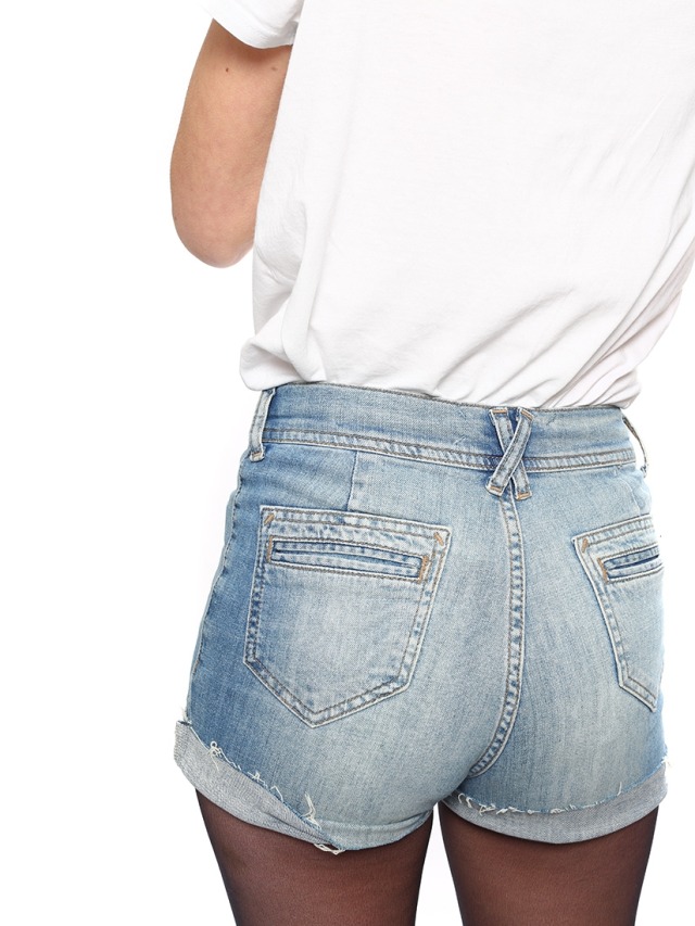 VINTAGE & others Mini short en jean bleu clair bords effilochés Taille 34 https://bit.ly/38GBNMH