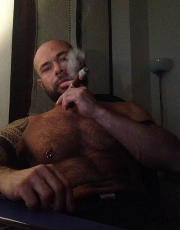 dutchbear74:This guy is really hot!