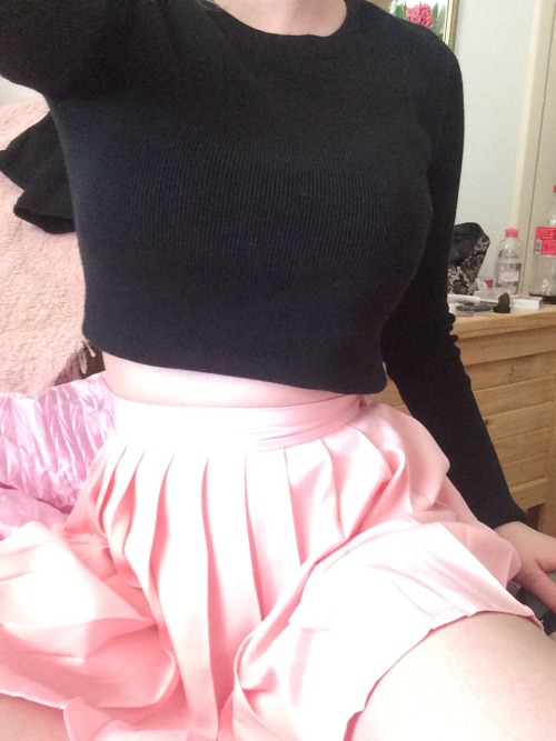 5ftcute: i’m obsessed w this skirt haha