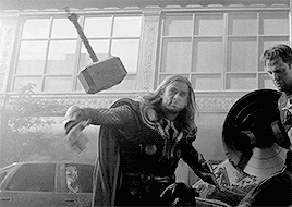 simplychrishemsworth: asgardian dork in a cape
