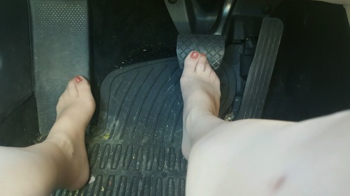 nylonvixen: Stocking feet driving