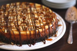 thecakebar:  Turtle Cheesecake with Caramel,