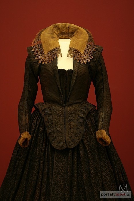 Clothing from the coffin Margaret Frances Lobkowicz ( 1597-1617), buried with her ​​husband Vaclav W