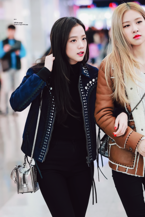 roseannedays: 181208 Rosé and Jisoo at Incheon Airport cr: offthepage_js