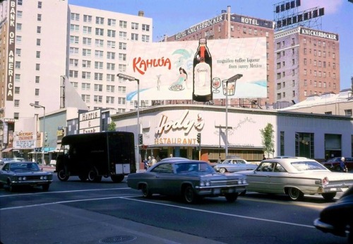 talesfromweirdland:‪Everyday Los Angeles in the 1940s and 1950s. Amateurish shots, taken without a s