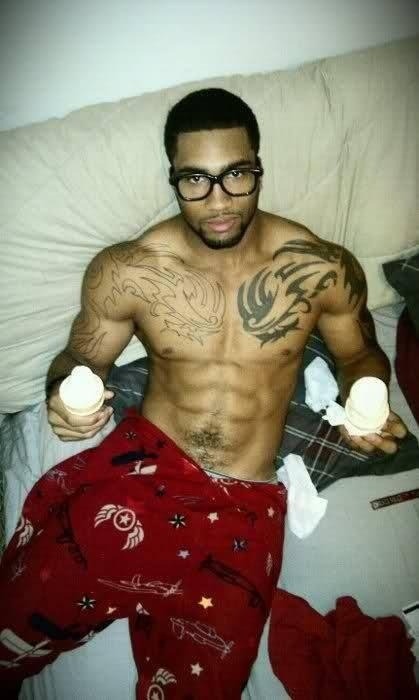 brotherman1982:  mrmikescorpio:  Cone on the Left, Cone on the Right, Dick in the middle that I’ll Lick All Night!  Can I have one boo…..