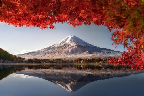 (via ITAP of Fujisan framed by autumn leaves in Kawaguchiko, Japan : itookapicture)